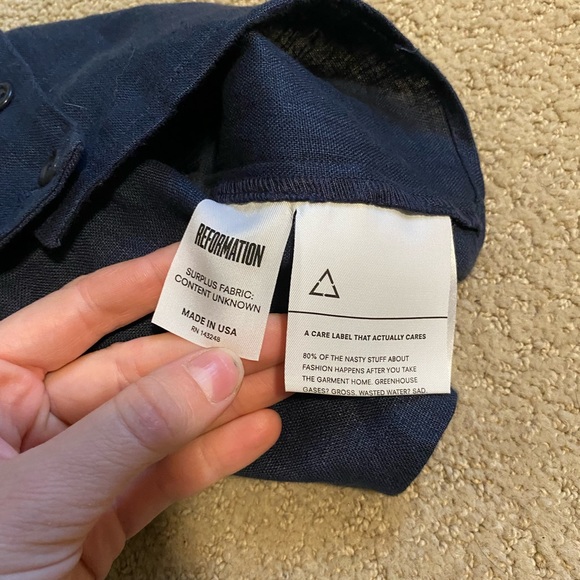 Reformation off shoulder crop button front top navy - Picture 3 of 6